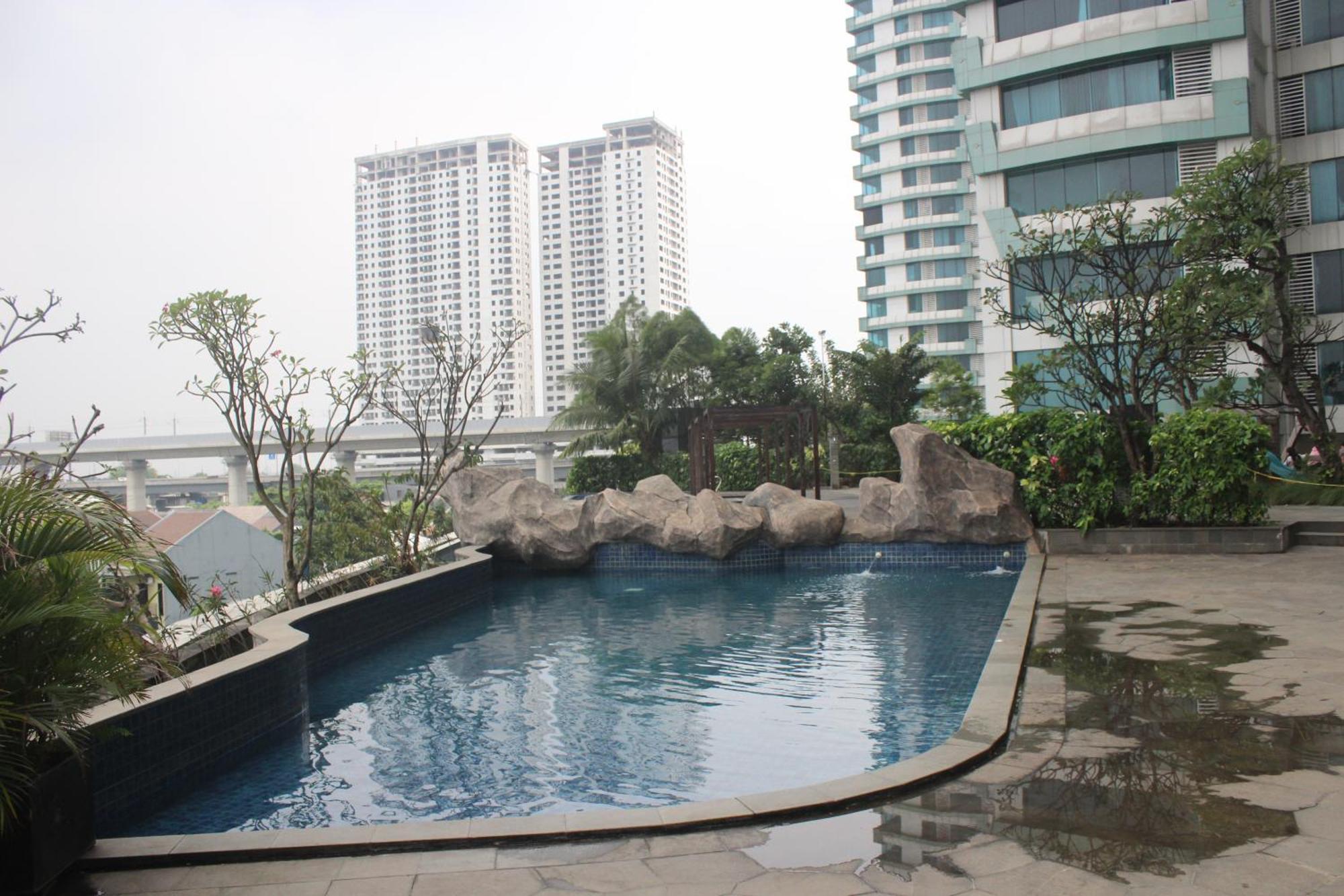 Cozy Grand Kamala Lagoon By Pelita Property Bekasi Kültér fotó